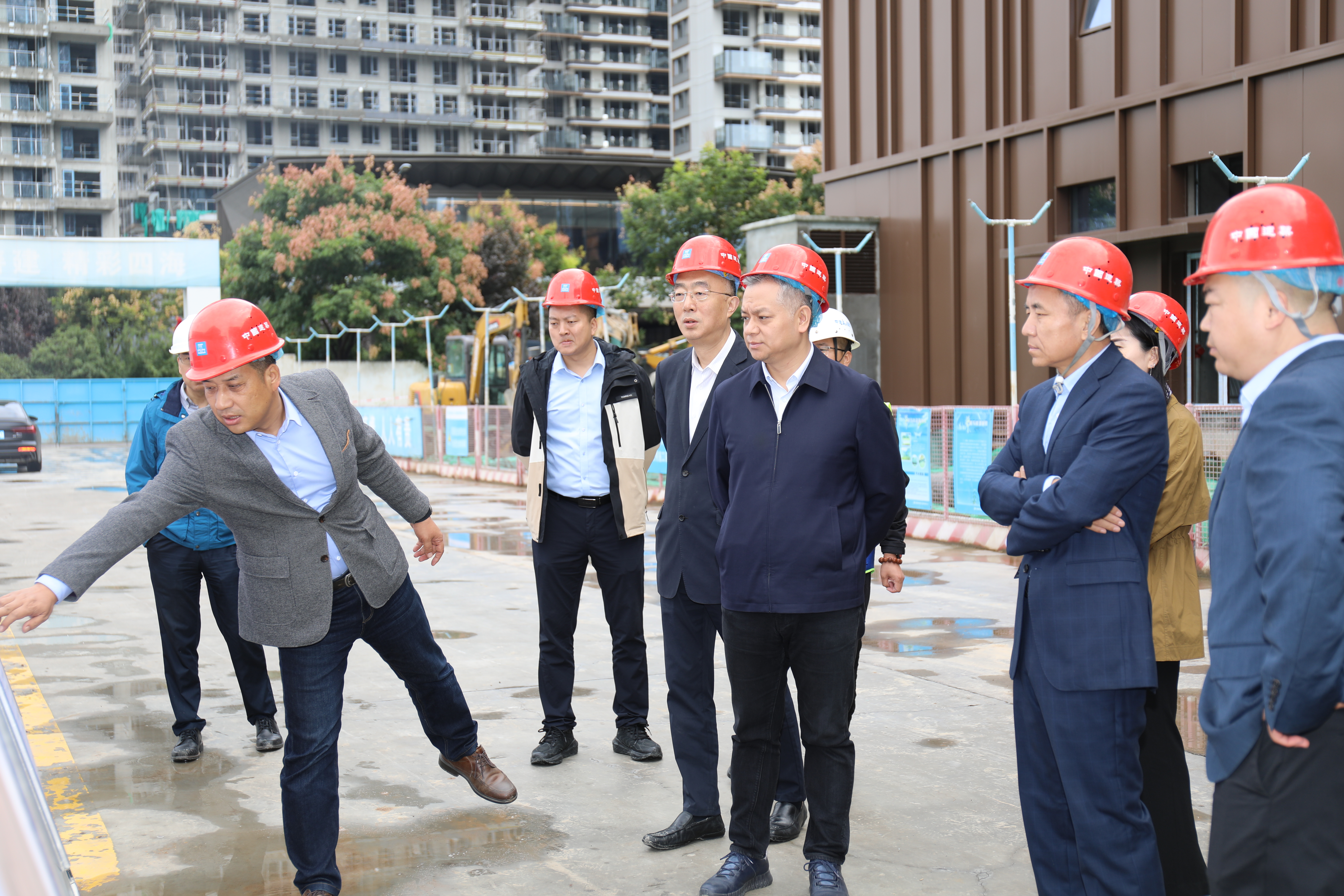 西安高新k1体育注册就送38元集团董事长解严带队开展国庆节前安全检查